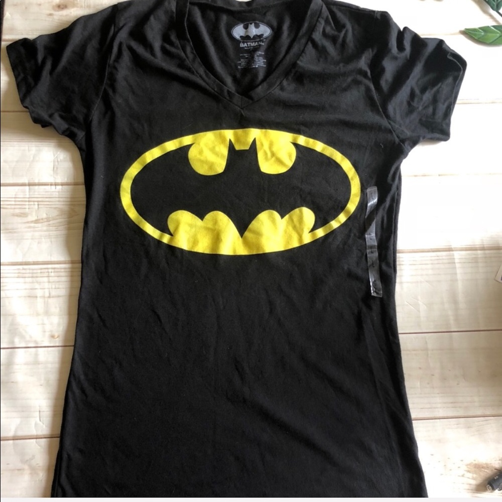 NWT Batman Shirt black yellow L v neck
Large